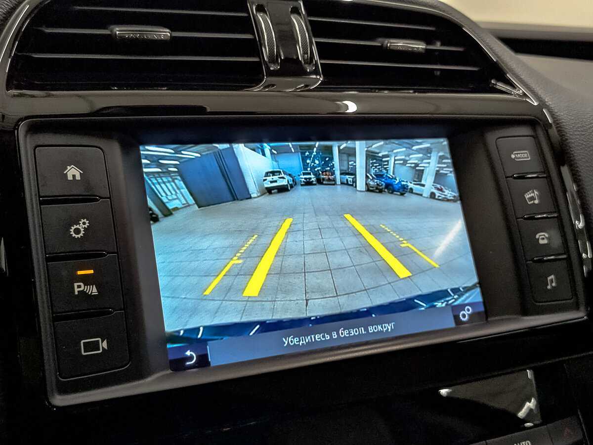 Б/У Ягуар ИксЕ 2017 года. Фото: #23