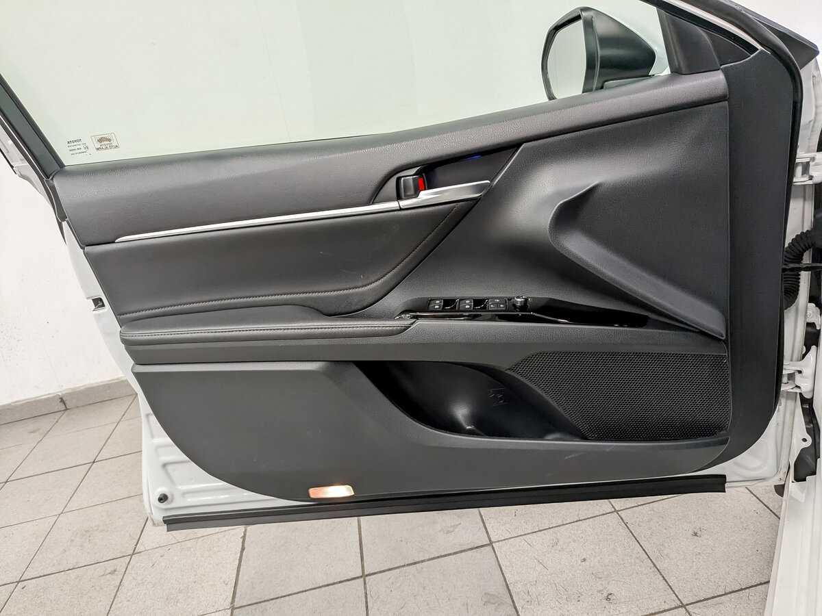 Б/У Тойота Камри 2019 года. Фото: #16