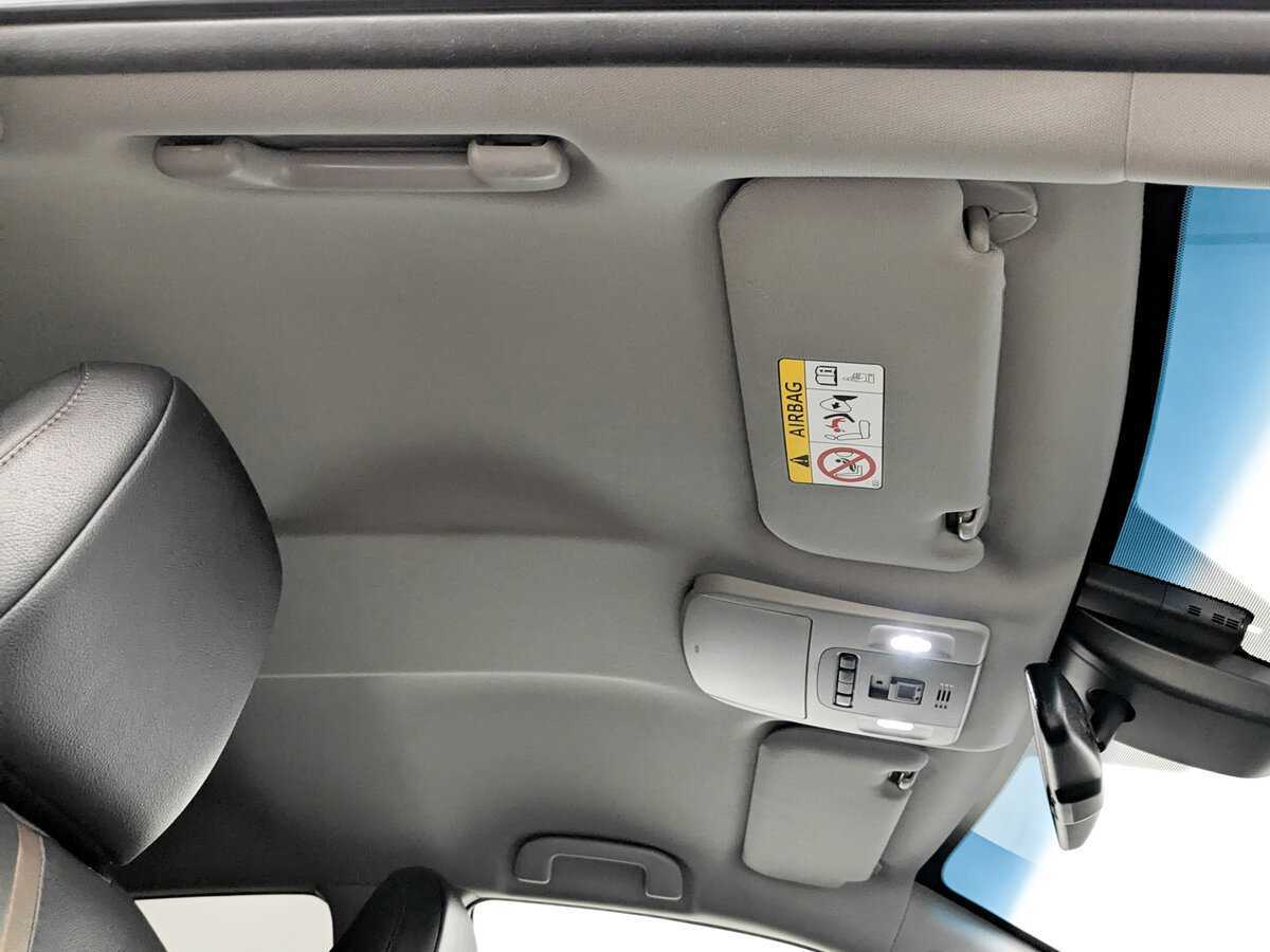 Б/У Тойота Камри 2019 года. Фото: #20