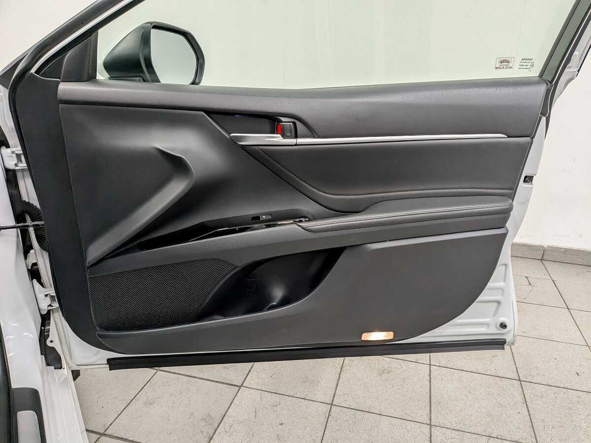 Б/У Тойота Камри 2019 года. Фото: #23