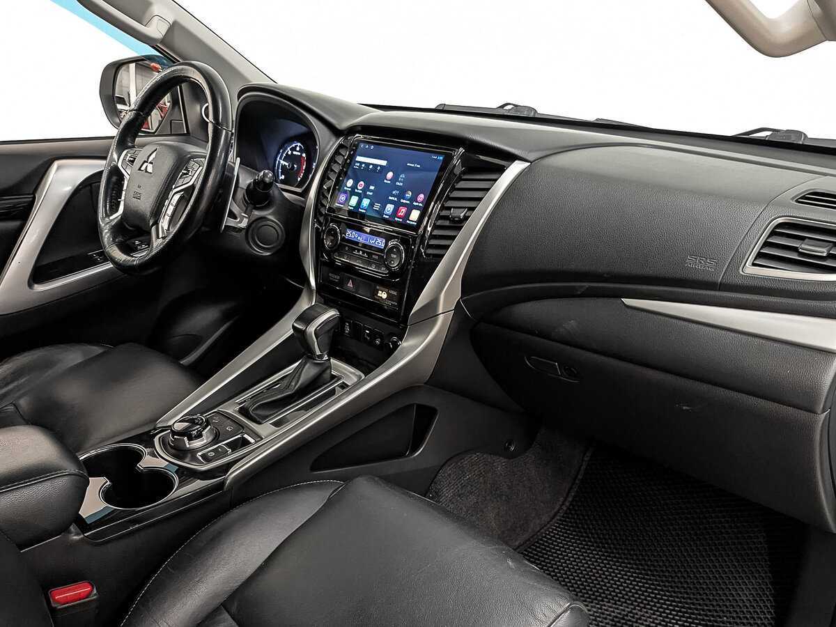 Б/У Митсубиши Паджеро Спорт 2017 года. Фото: #10