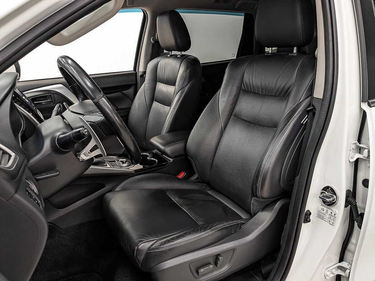 Б/У Митсубиши Паджеро Спорт 2017 года. Фото: #17