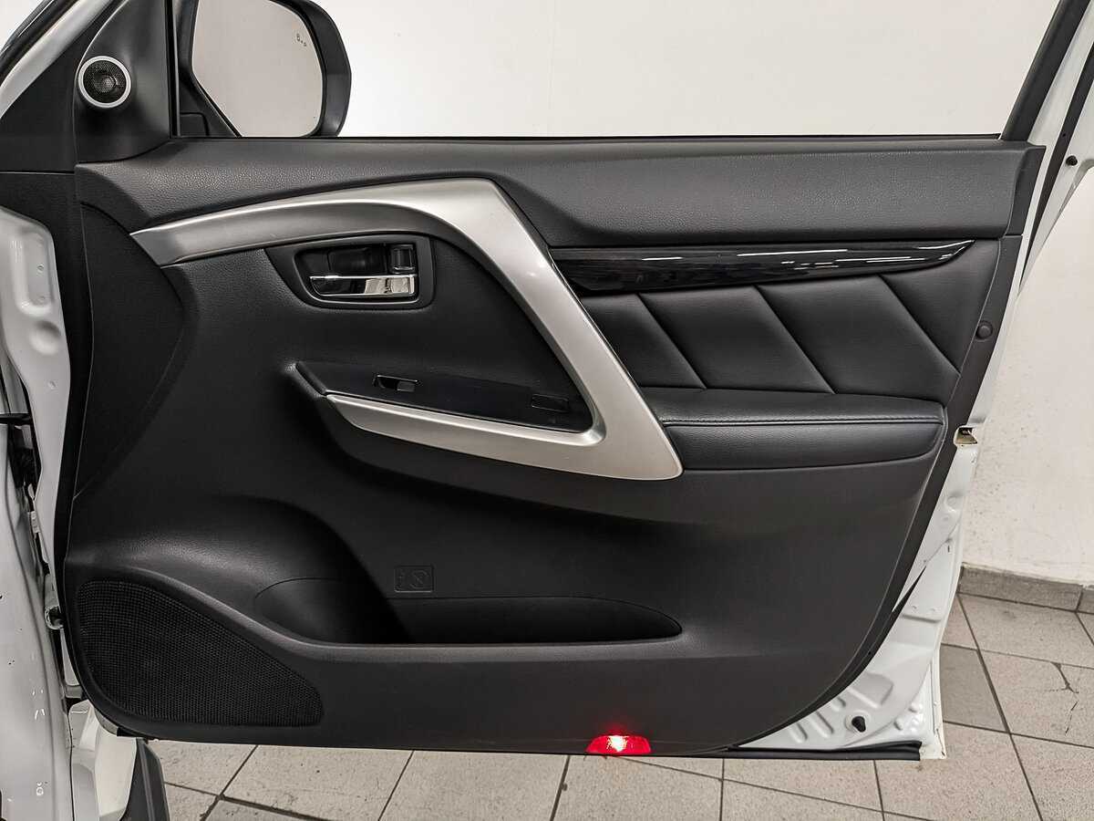 Б/У Митсубиши Паджеро Спорт 2017 года. Фото: #21