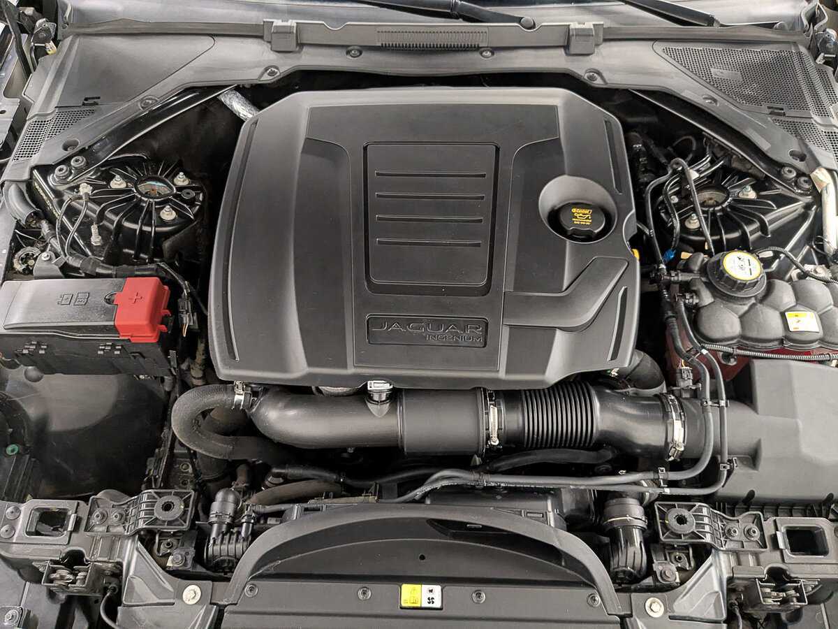 Б/У Ягуар ИксФ 2017 года. Фото: #8