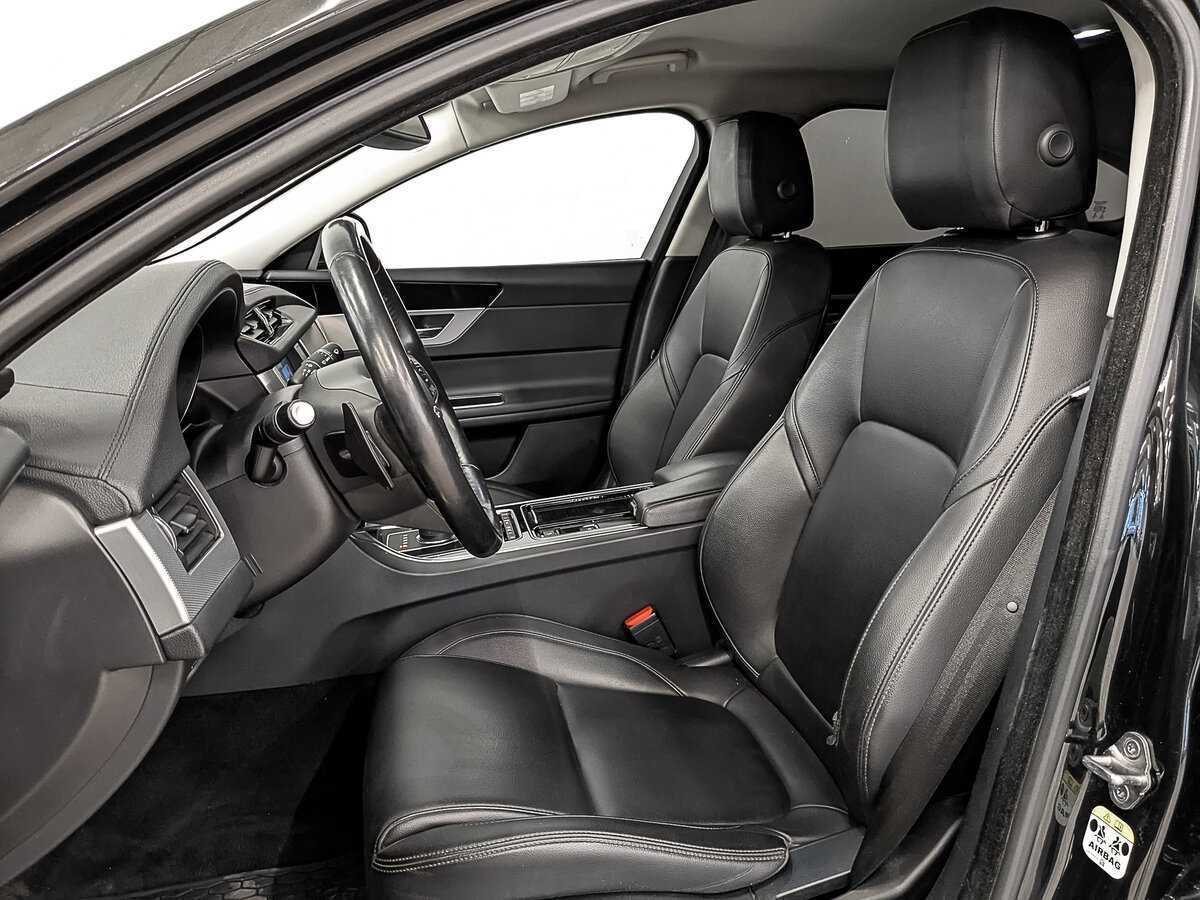 Б/У Ягуар ИксФ 2017 года. Фото: #17