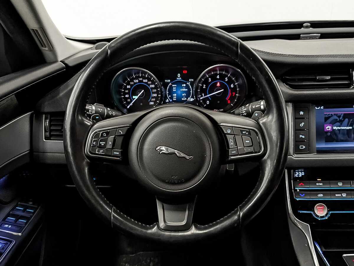 Б/У Ягуар ИксФ 2017 года. Фото: #19