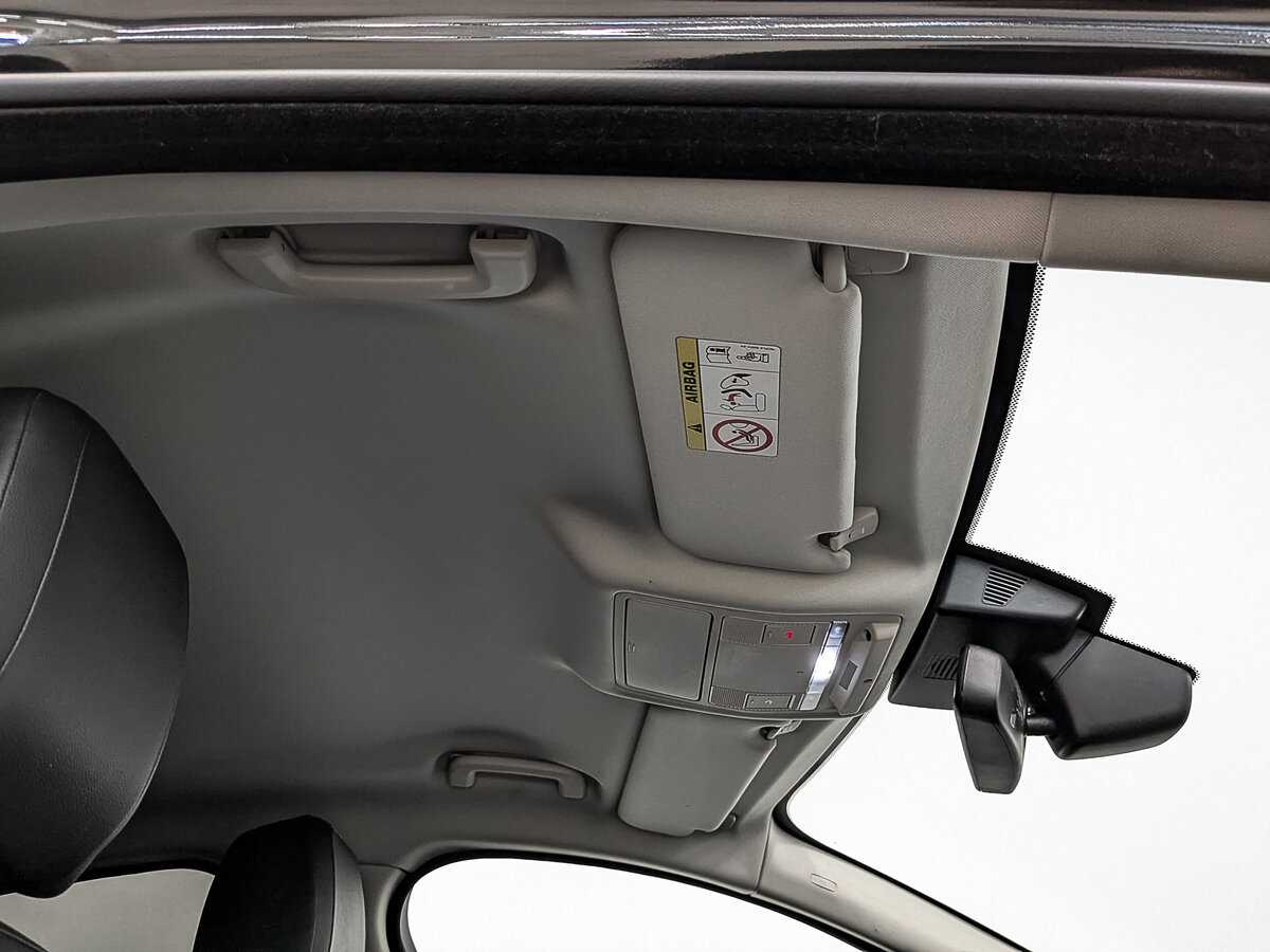 Б/У Ягуар ИксФ 2017 года. Фото: #20