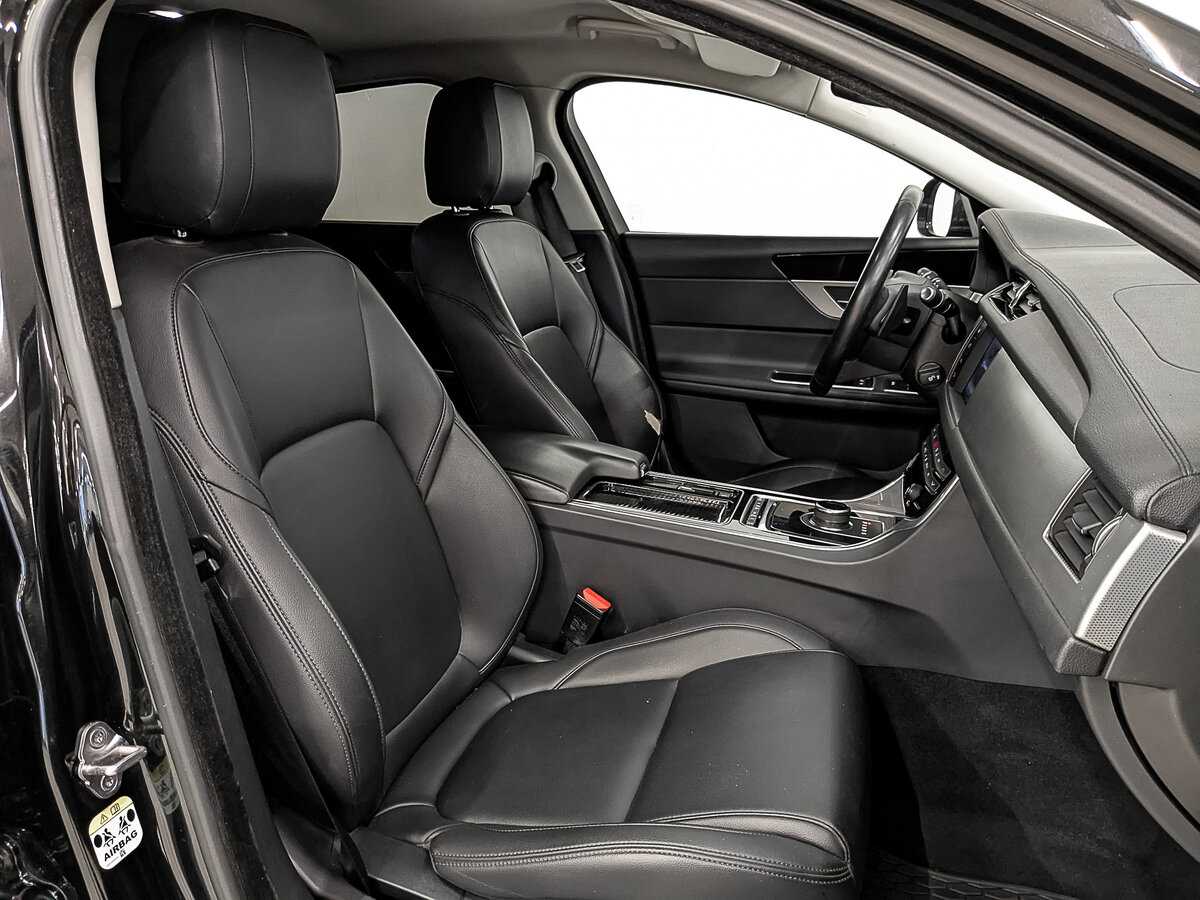 Б/У Ягуар ИксФ 2017 года. Фото: #21