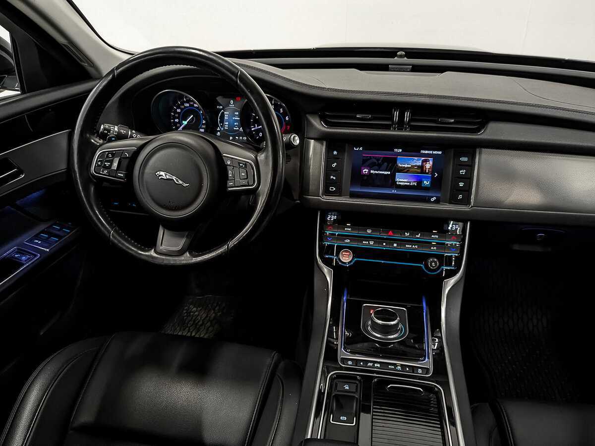 Б/У Ягуар ИксФ 2017 года. Фото: #24
