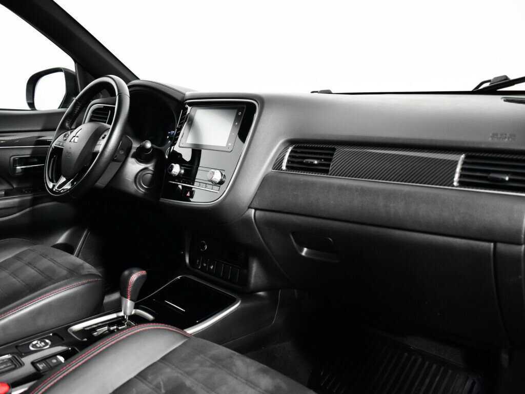 Б/У Митсубиши Оутлэндер 2021 года. Фото: #8