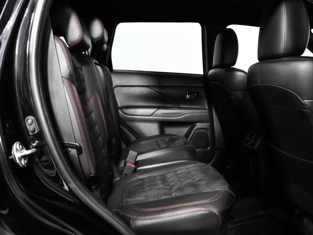 Б/У Митсубиши Оутлэндер 2021 года. Фото: #9