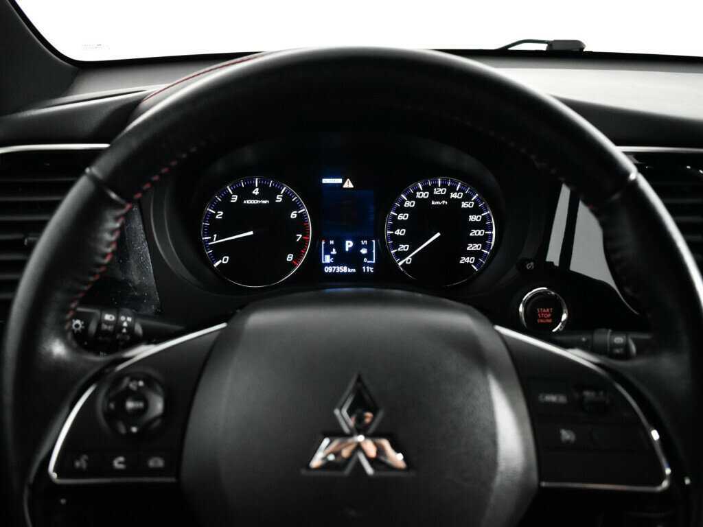 Б/У Митсубиши Оутлэндер 2021 года. Фото: #10