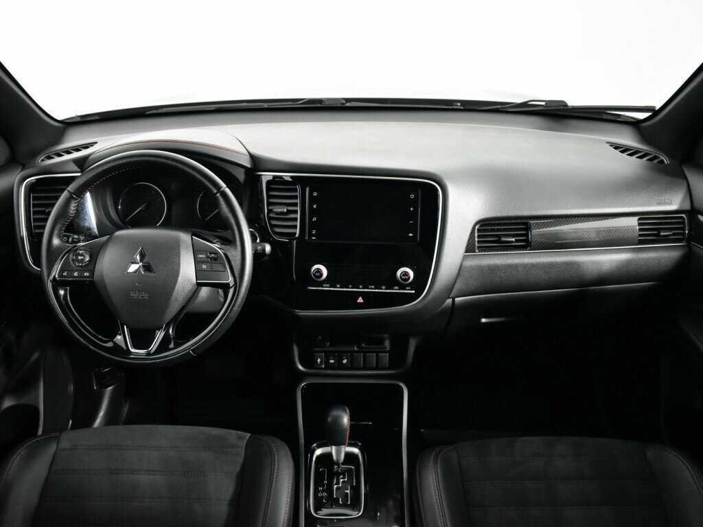 Б/У Митсубиши Оутлэндер 2021 года. Фото: #11