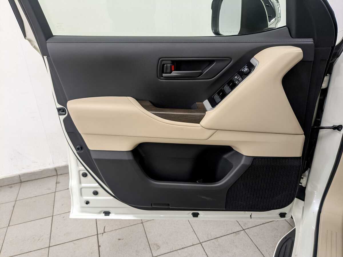 Б/У Тойота Лэнд Крузер 2022 года. Фото: #18