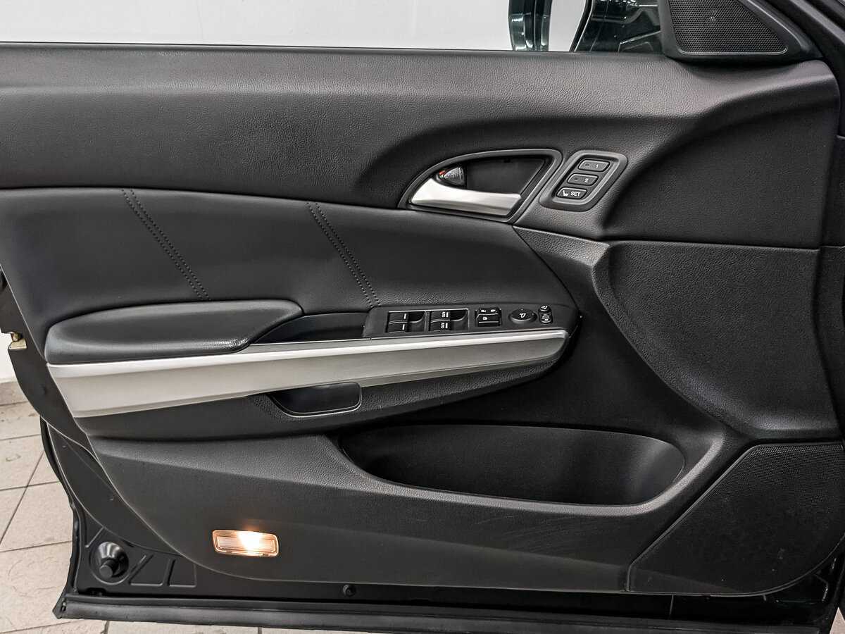 Б/У Хонда Кросстур 2014 года. Фото: #16