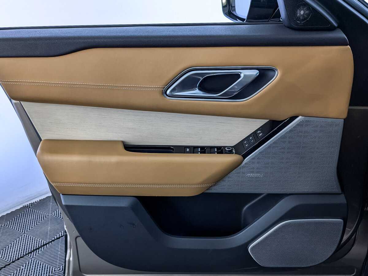 Б/У Лэнд Ровер Рэнж Ровер Велар 2017 года. Фото: #18