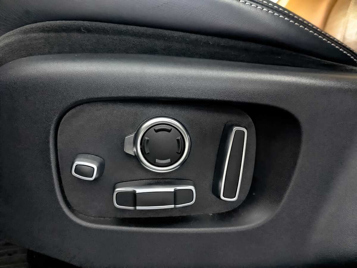 Б/У Лэнд Ровер Рэнж Ровер Велар 2017 года. Фото: #28