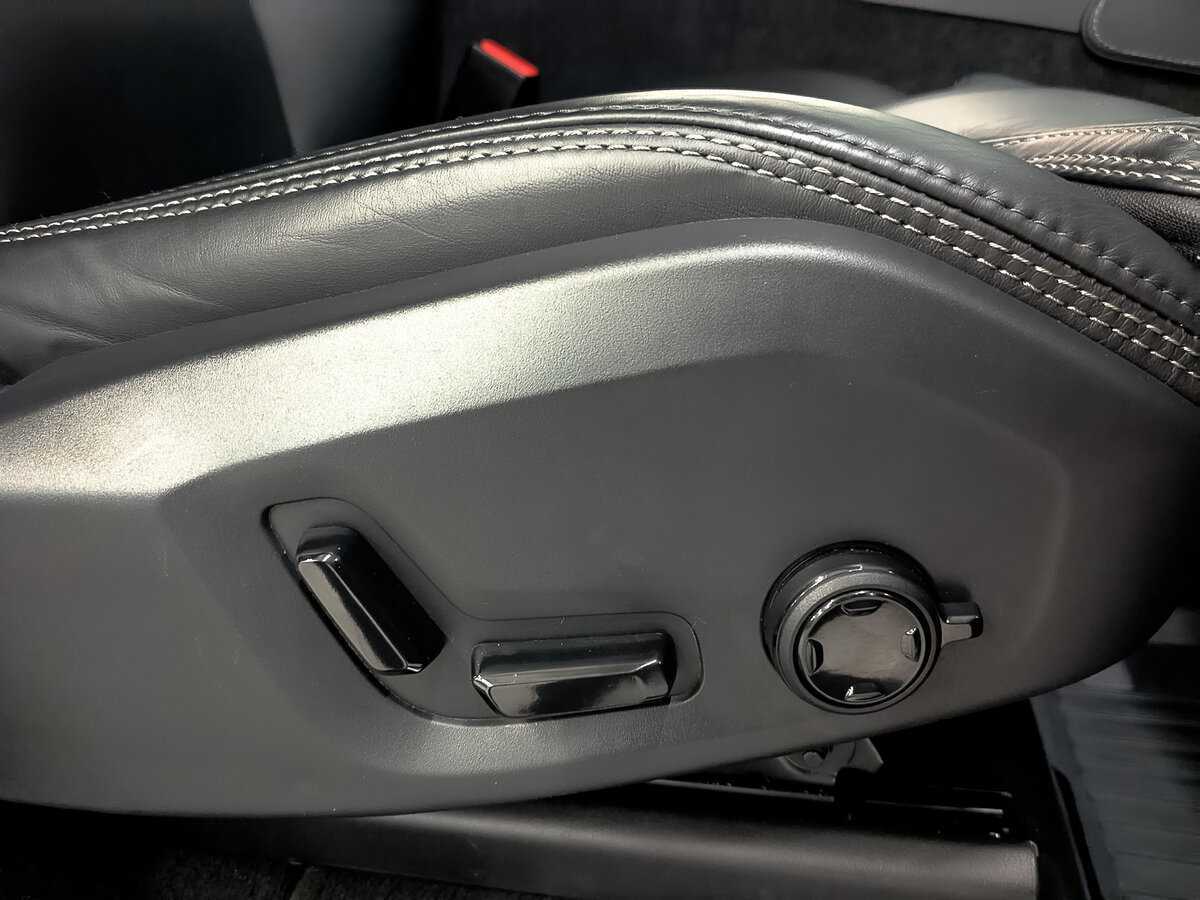 Б/У Вольво ИксЦ90 2020 года. Фото: #25