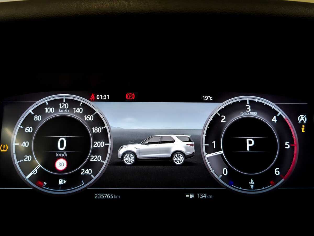 Б/У Лэнд Ровер Дискавери 2018 года. Фото: #12