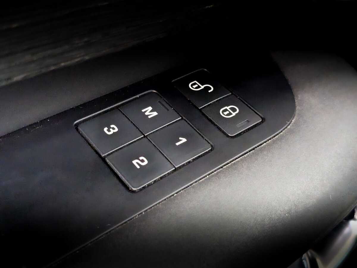 Б/У Лэнд Ровер Дискавери 2018 года. Фото: #28