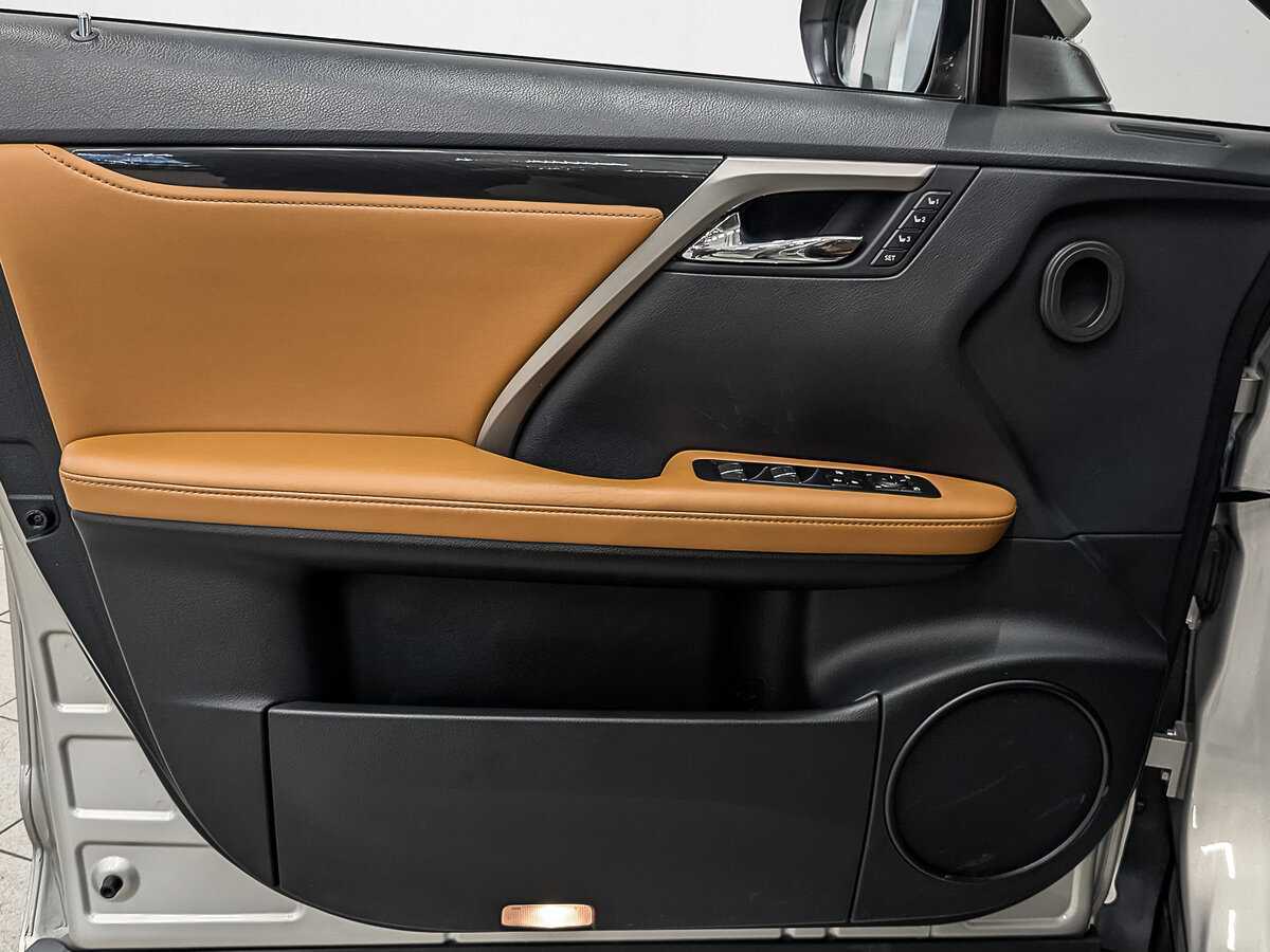 Б/У Лексус Р-Икс 2019 года. Фото: #18