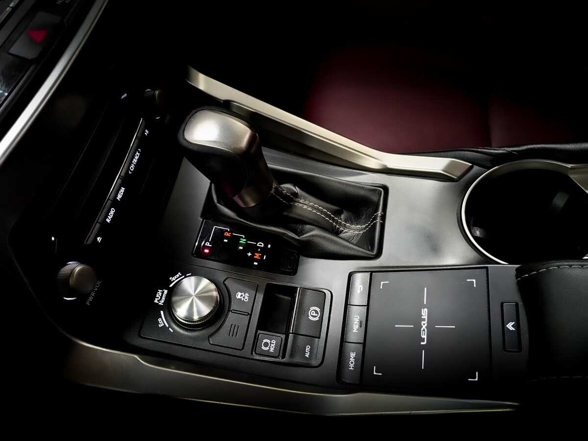 Б/У Лексус Н-Икс 2018 года. Фото: #29