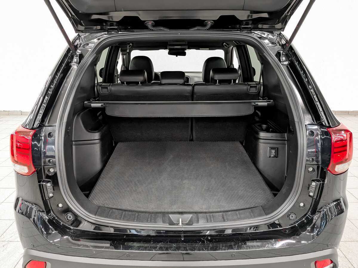 Б/У Митсубиши Оутлэндер 2021 года. Фото: #9