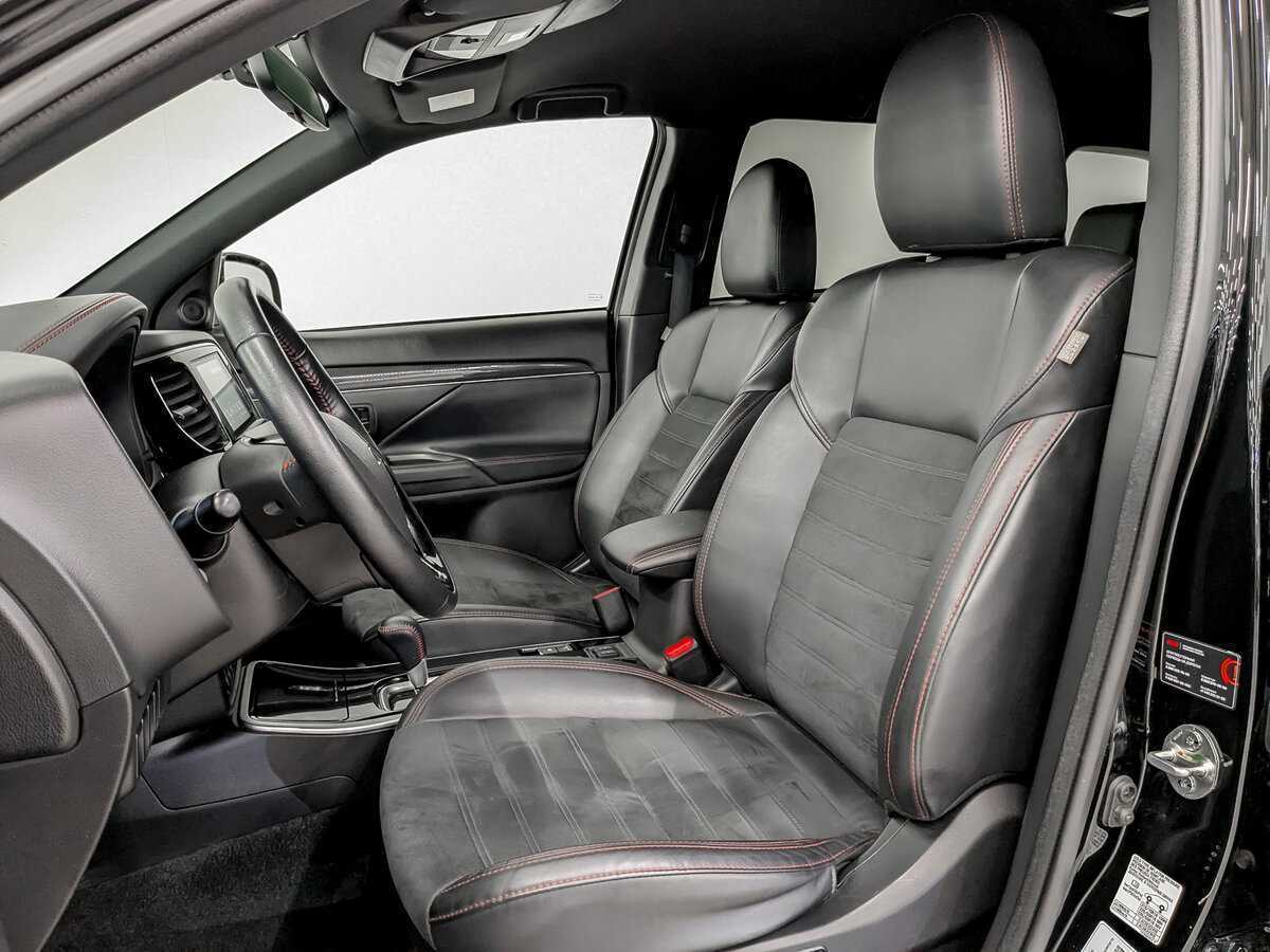 Б/У Митсубиши Оутлэндер 2021 года. Фото: #17