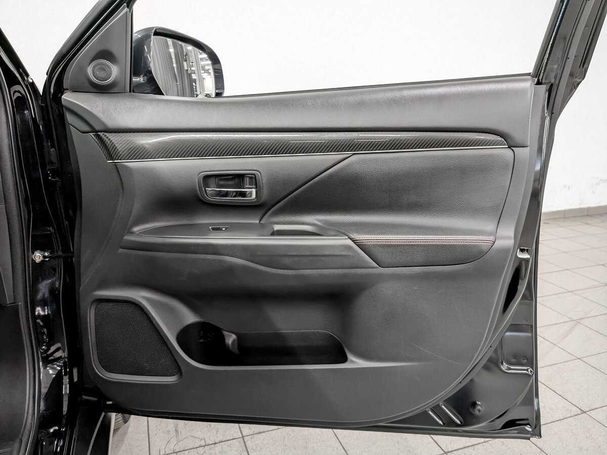 Б/У Митсубиши Оутлэндер 2021 года. Фото: #22