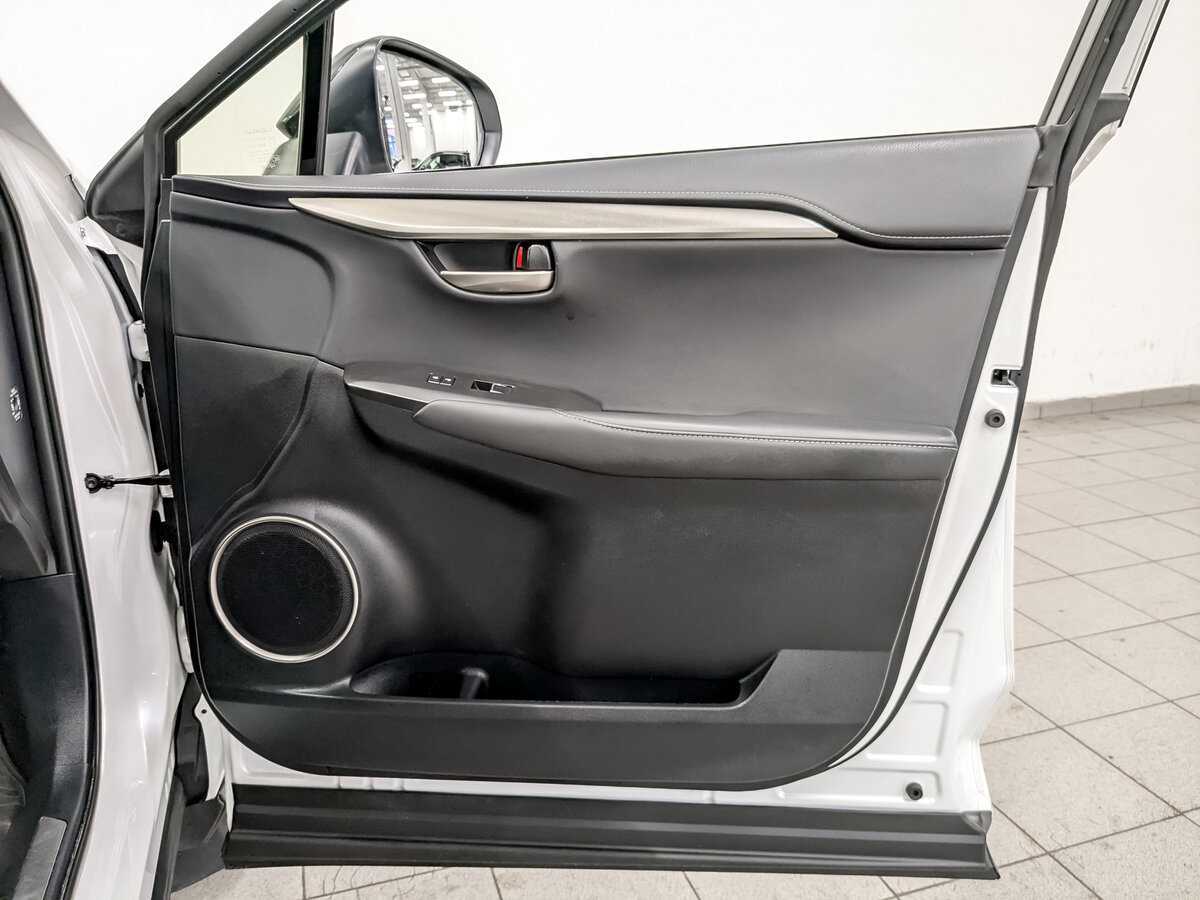 Б/У Лексус Н-Икс 2021 года. Фото: #23