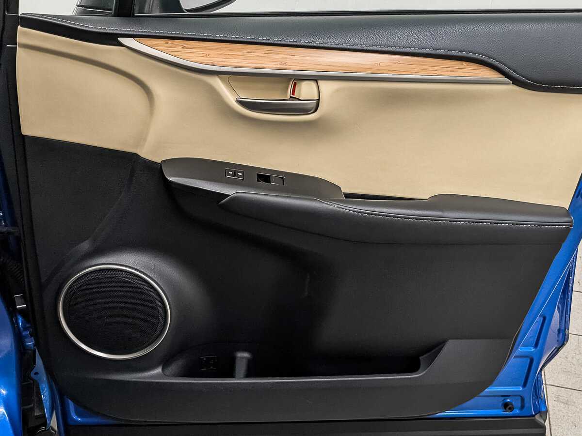 Б/У Лексус Н-Икс 2016 года. Фото: #24