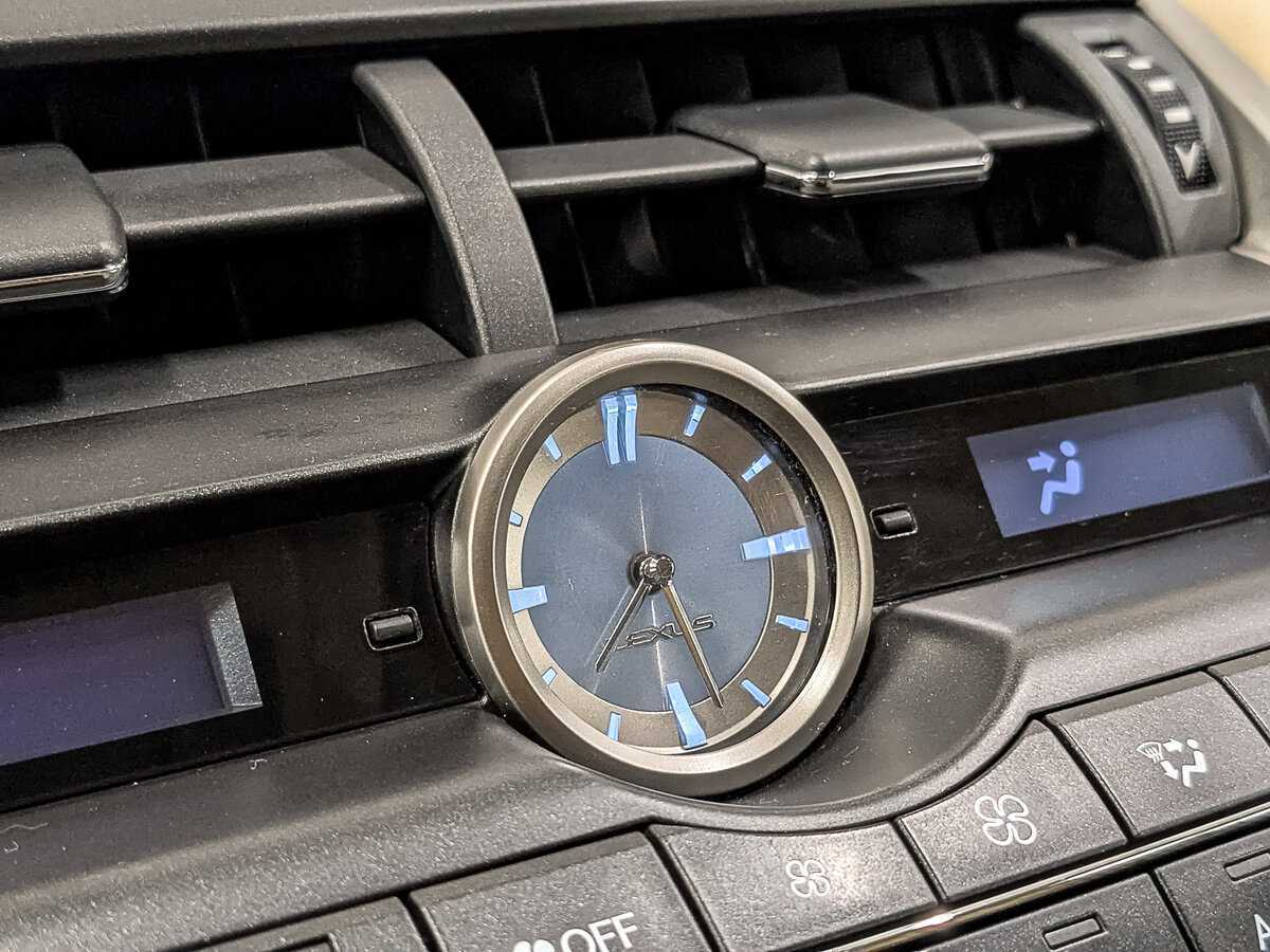 Б/У Лексус Н-Икс 2016 года. Фото: #28