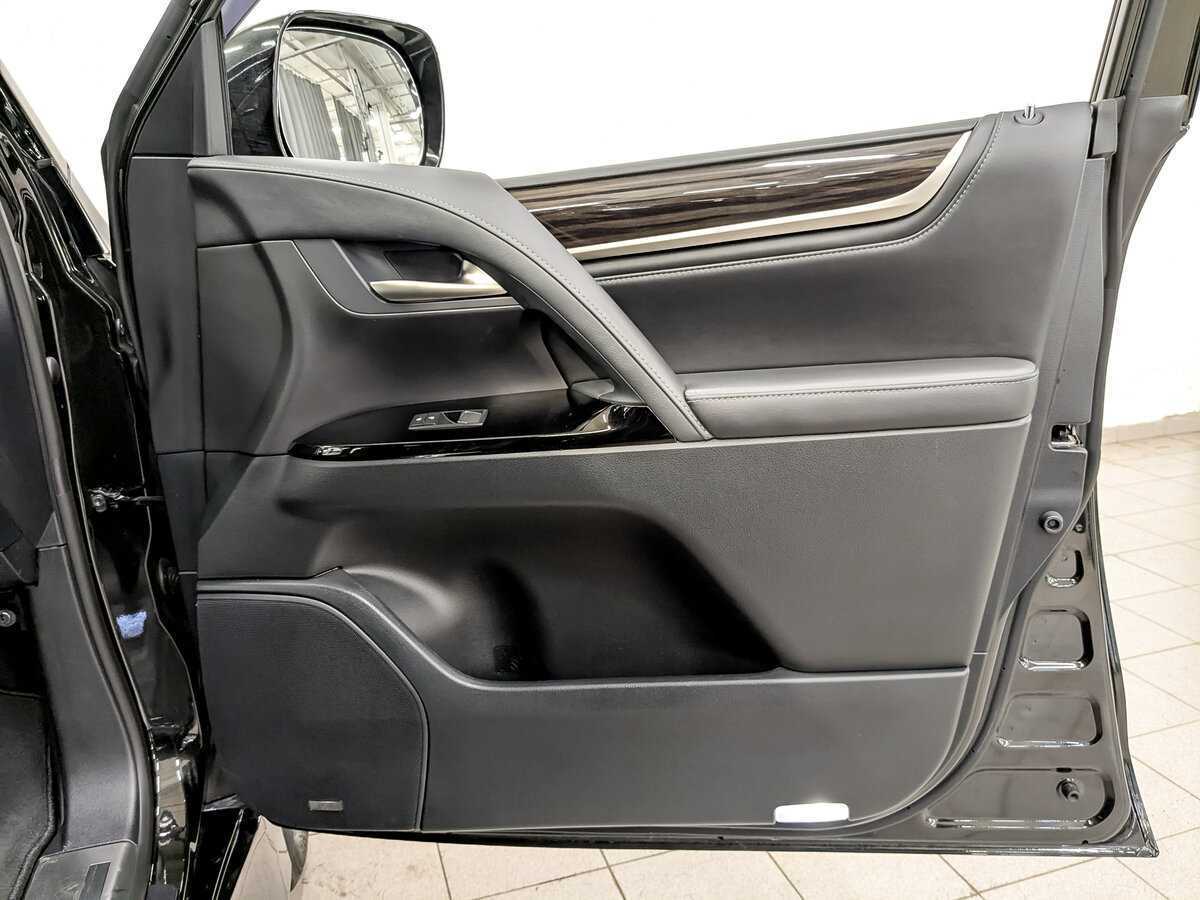 Б/У Лексус Л-Икс 2021 года. Фото: #28