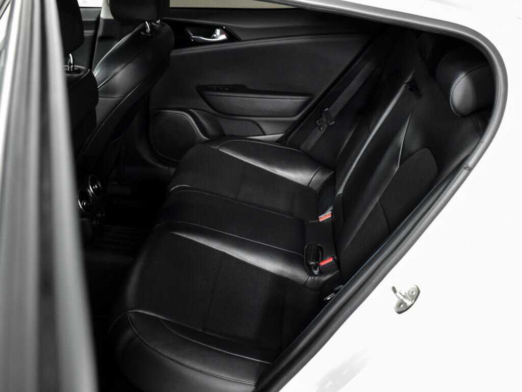 Б/У Киа Стингер 2018 года. Фото: #7