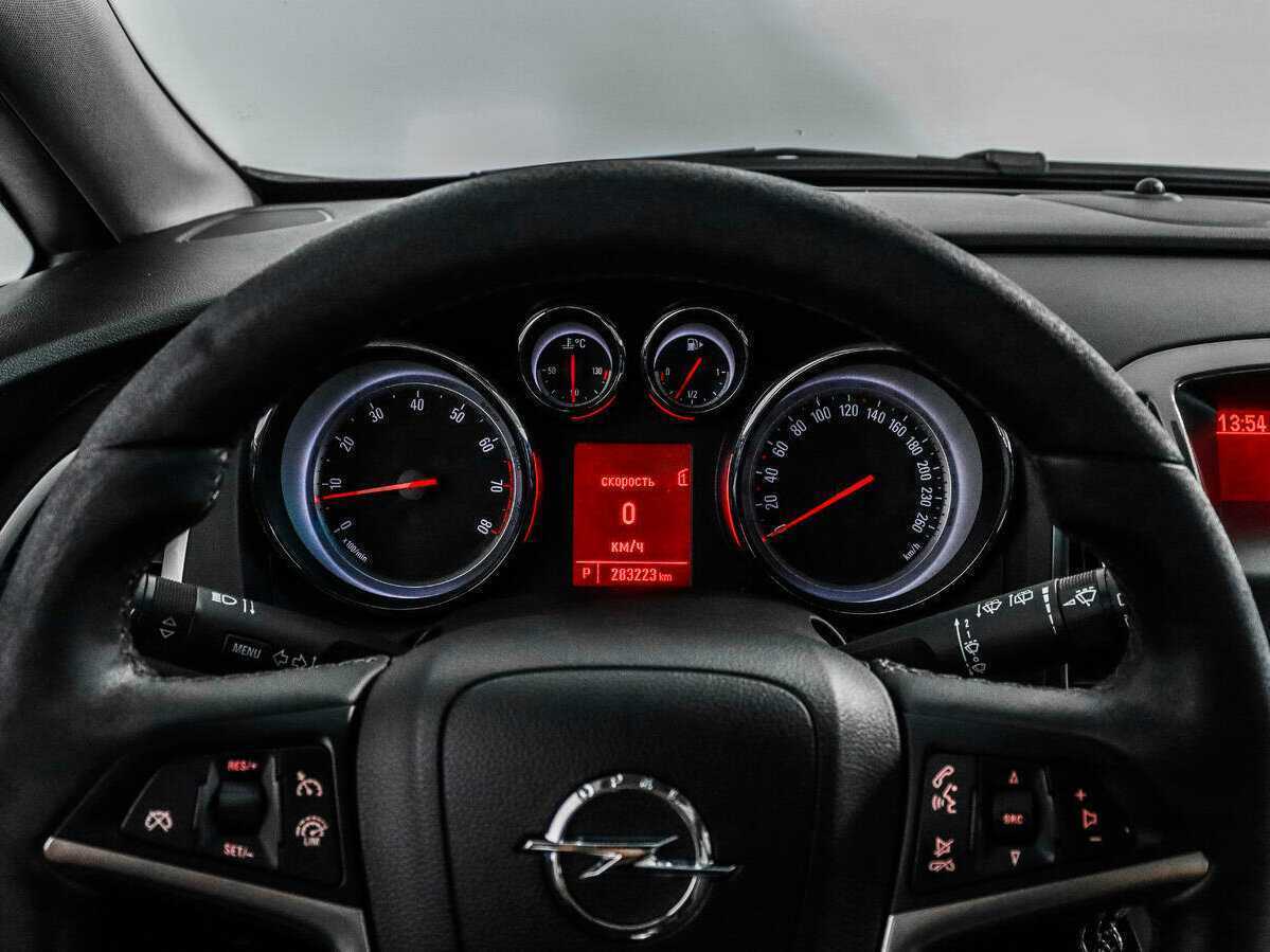 Б/У Опель Астра 2013 года. Фото: #14