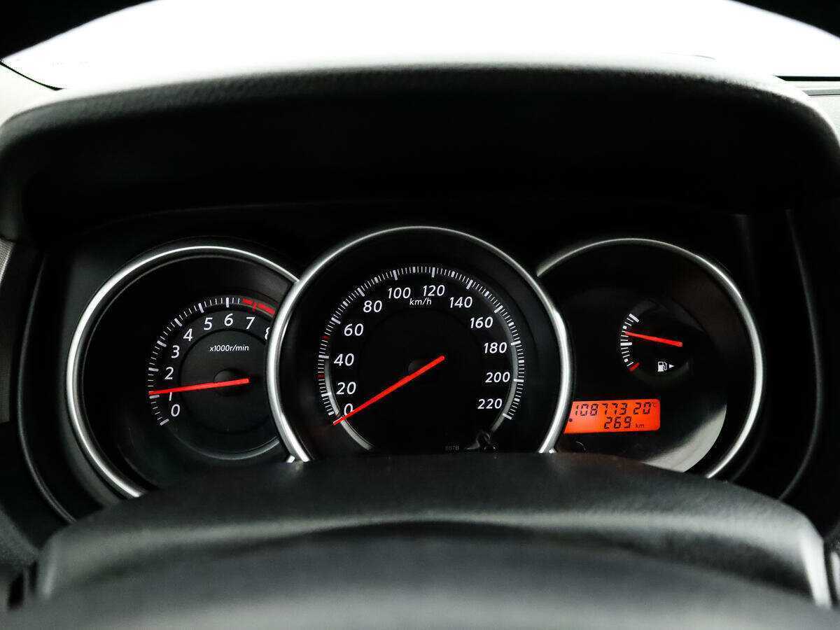 Б/У Ниссан Тиида 2011 года. Фото: #8