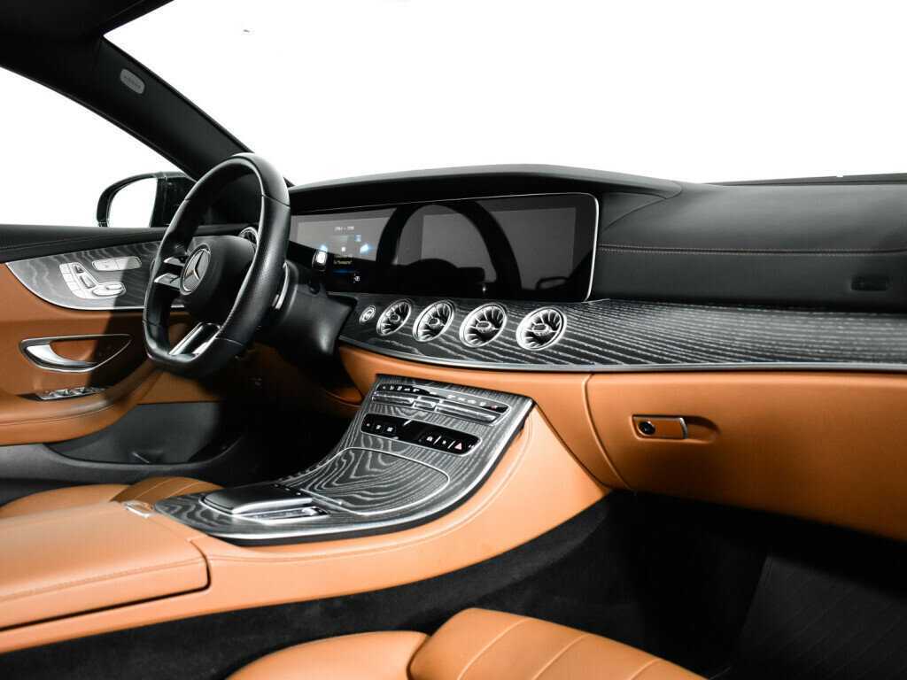 Б/У Мерседес-Бенц Е-Класс 2021 года. Фото: #8