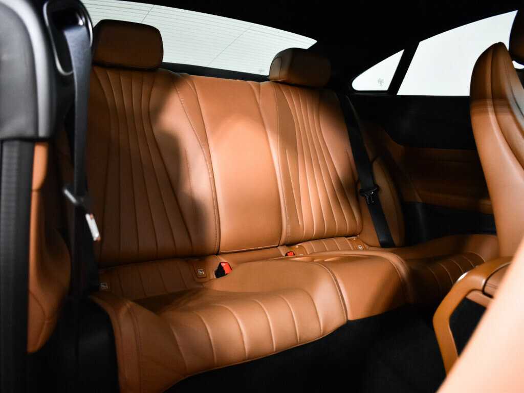 Б/У Мерседес-Бенц Е-Класс 2021 года. Фото: #9