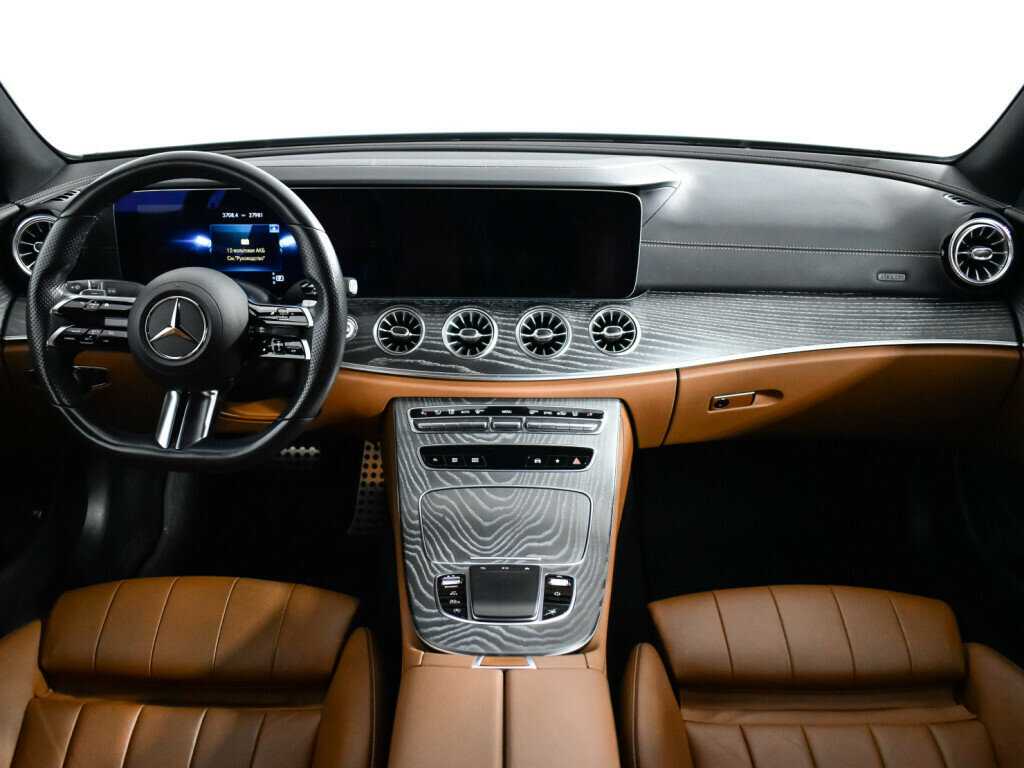 Б/У Мерседес-Бенц Е-Класс 2021 года. Фото: #11