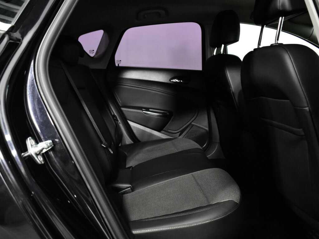 Б/У Опель Астра 2011 года. Фото: #9