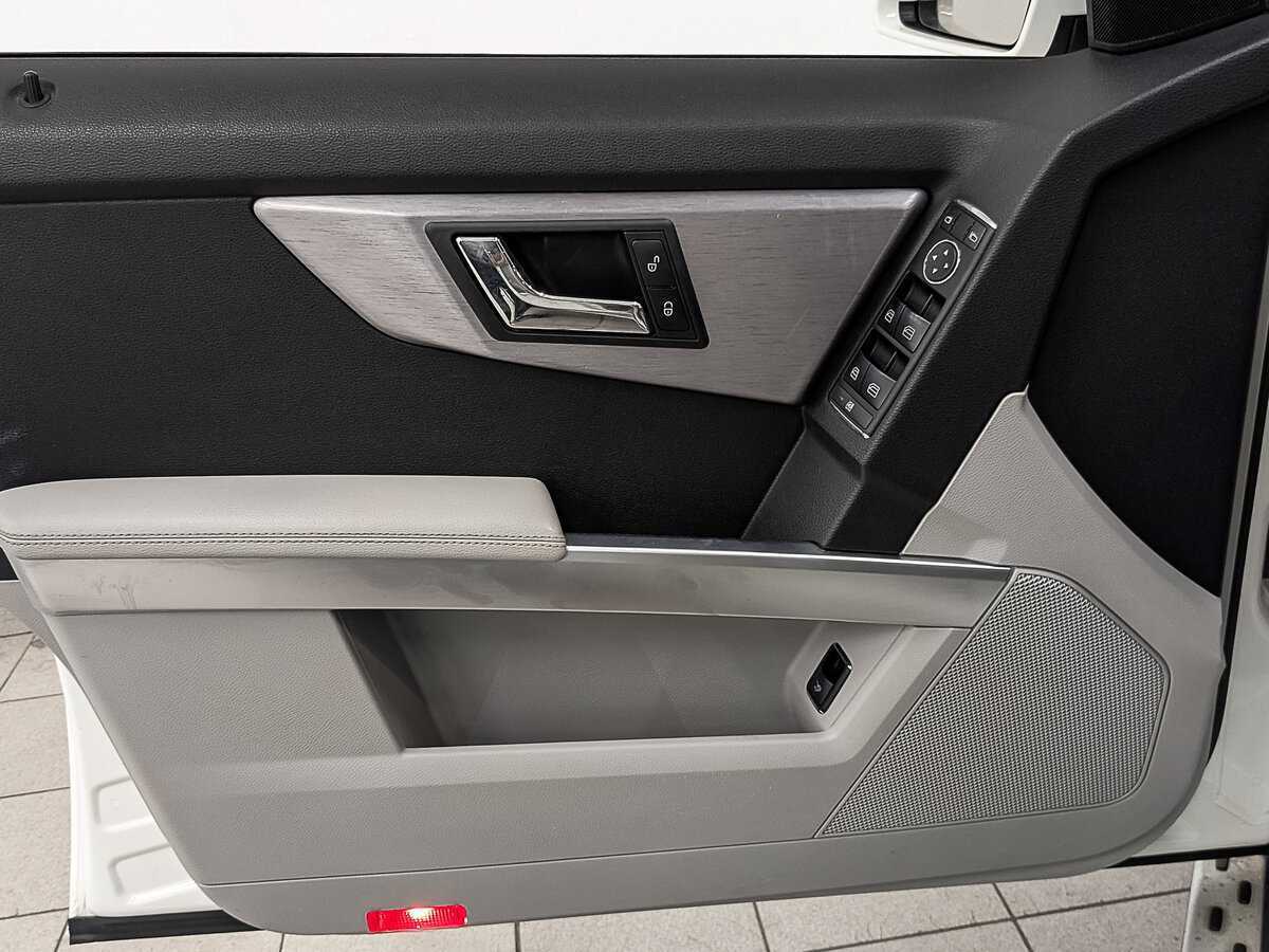 Б/У Мерседес-Бенц ГЛК-Класс 2009 года. Фото: #17