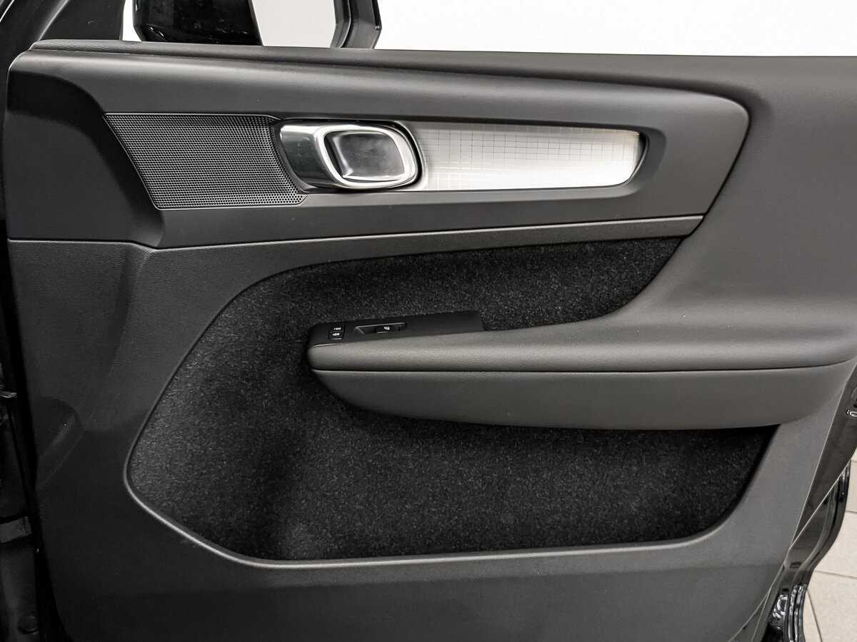 Б/У Вольво ИксЦ40 2020 года. Фото: #22