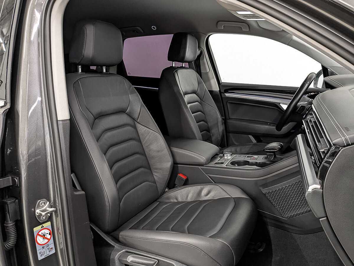 Б/У Фольксваген Туарег 2019 года. Фото: #23