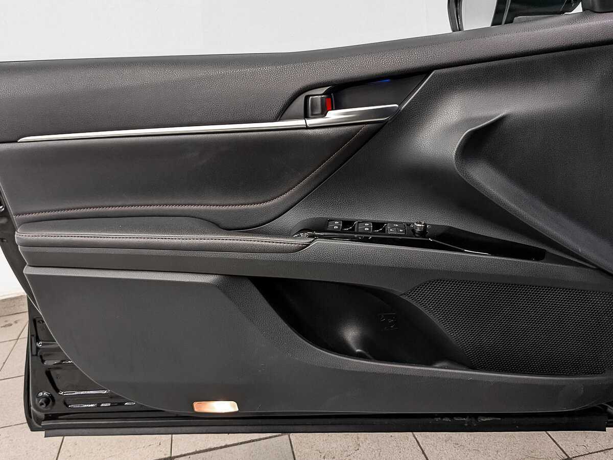 Б/У Тойота Камри 2020 года. Фото: #18