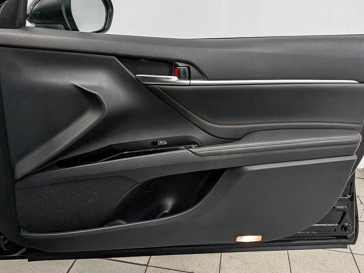 Б/У Тойота Камри 2020 года. Фото: #24