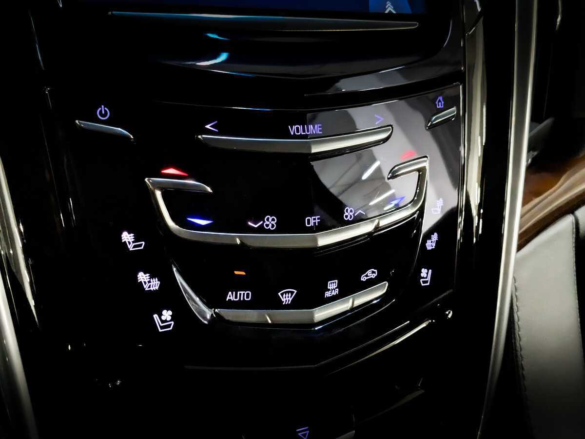 Б/У Кадиллак Эскалэйд 2018 года. Фото: #24