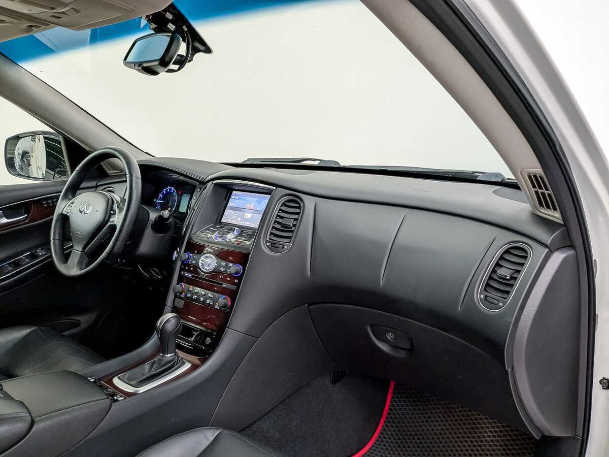 Б/У Инфинити К-Икс50 2016 года. Фото: #10