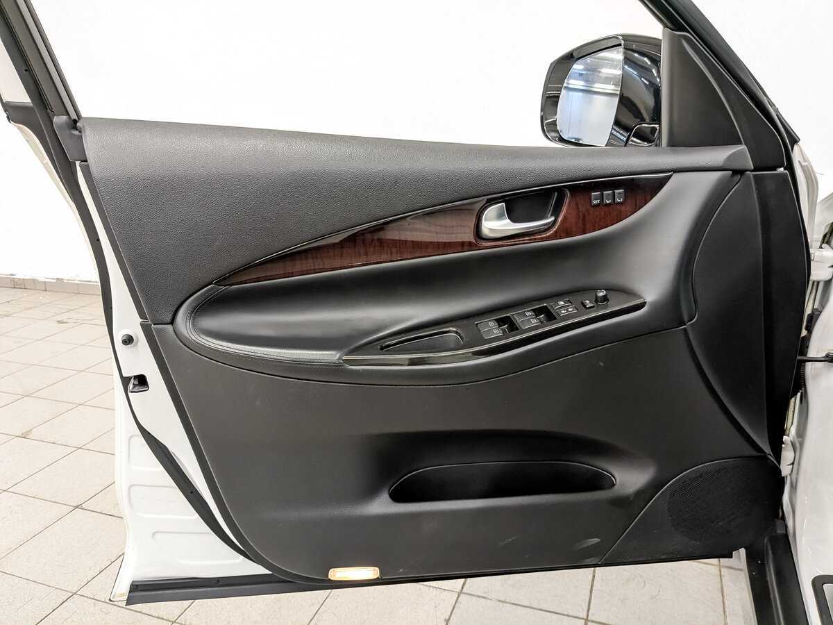 Б/У Инфинити К-Икс50 2016 года. Фото: #18