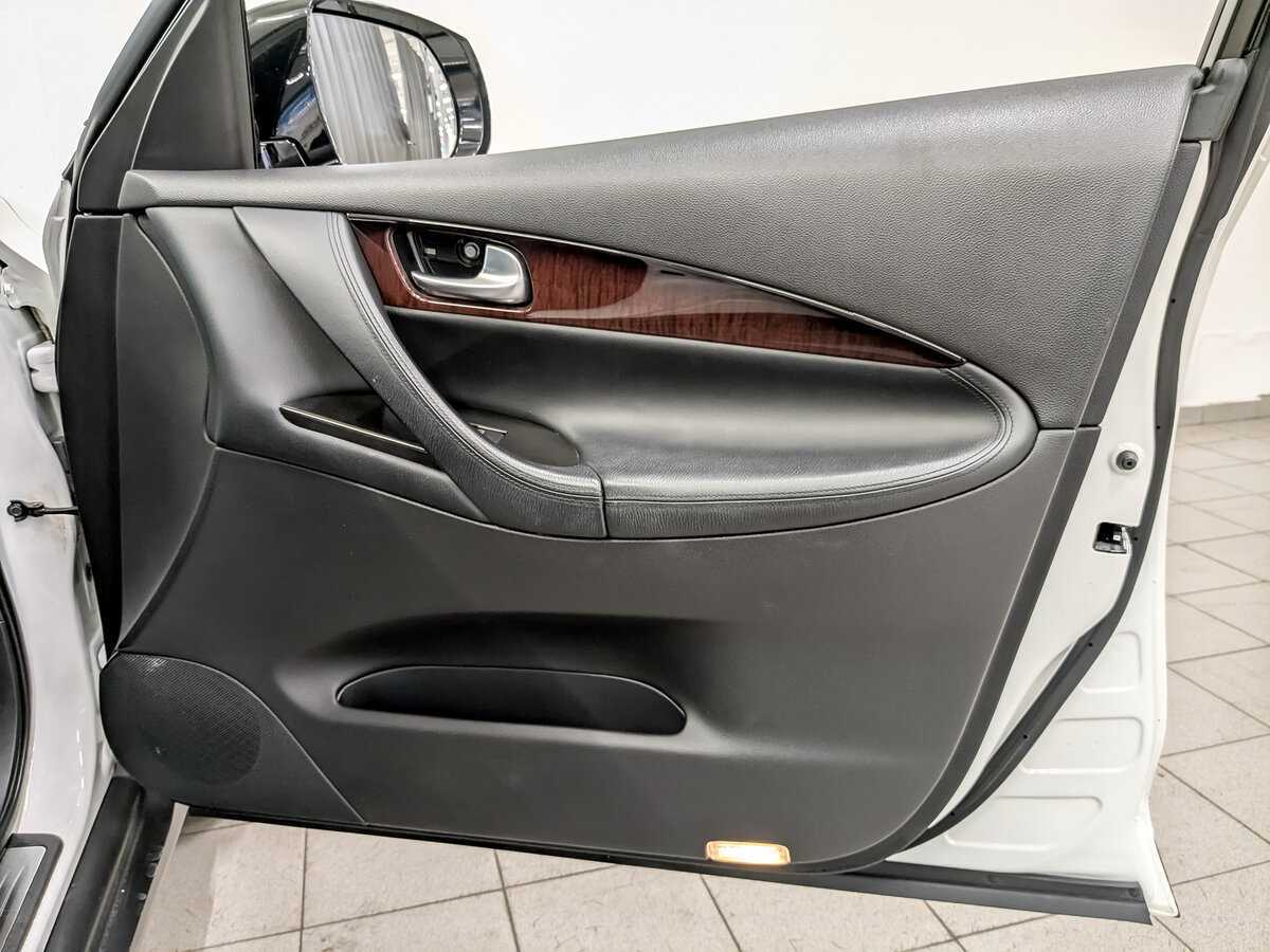 Б/У Инфинити К-Икс50 2016 года. Фото: #24