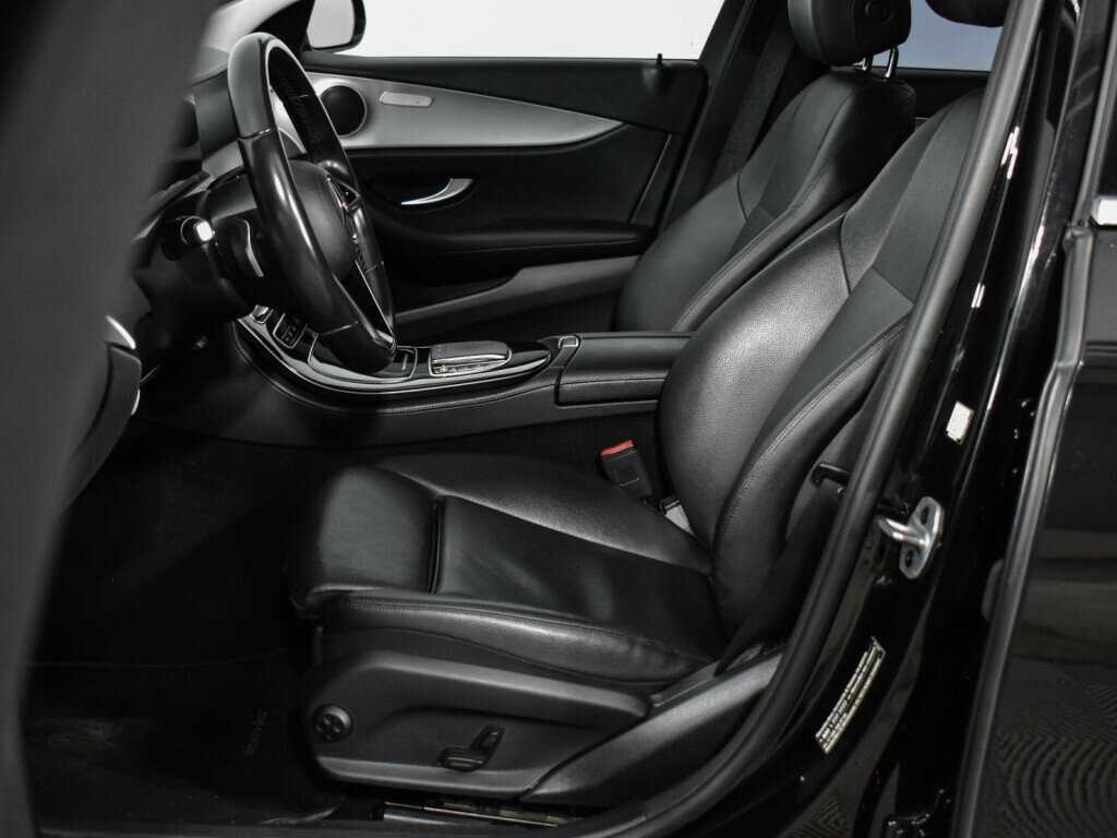 Б/У Мерседес-Бенц Е-Класс 2021 года. Фото: #6